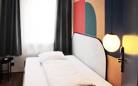 Hotel The Dot | 24/7 Checkin  3*